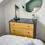 Flat Sixteen