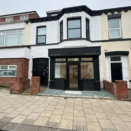 Flat Sixteen * Redcar